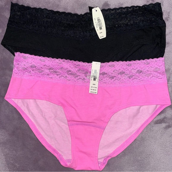 NWT - Victoria’s Secret Set of 2 Low-Rise HipHugger Underwear - Size: M - Picture 3 of 4